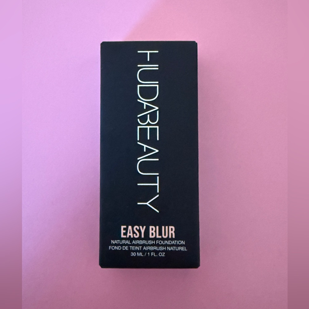 HUDA BEAUTY Easy Blur Foundation